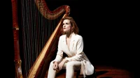 Valérie Milot avec sa harpe.