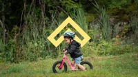 Enfant sur un vélo 